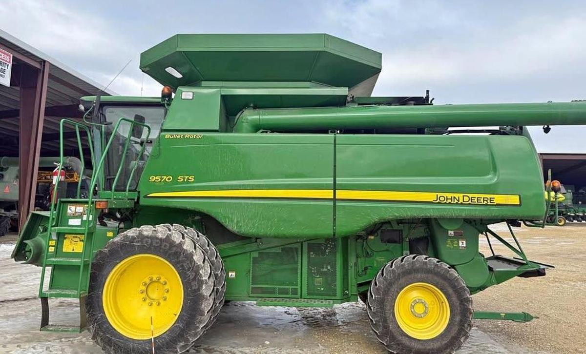Used 2011 JOHN DEERE 9570 STS