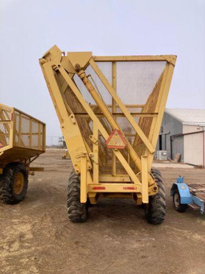 Used 2010 CAMECO Cane Wagon 5 Ton