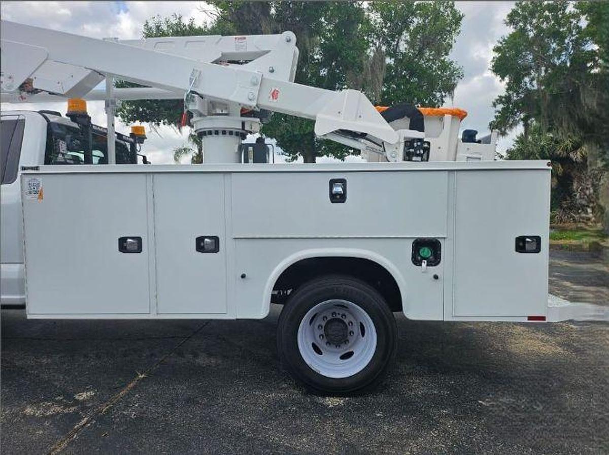 Used 2023 Ford F550 With Mounted On 2023 Axionlift AT4313L