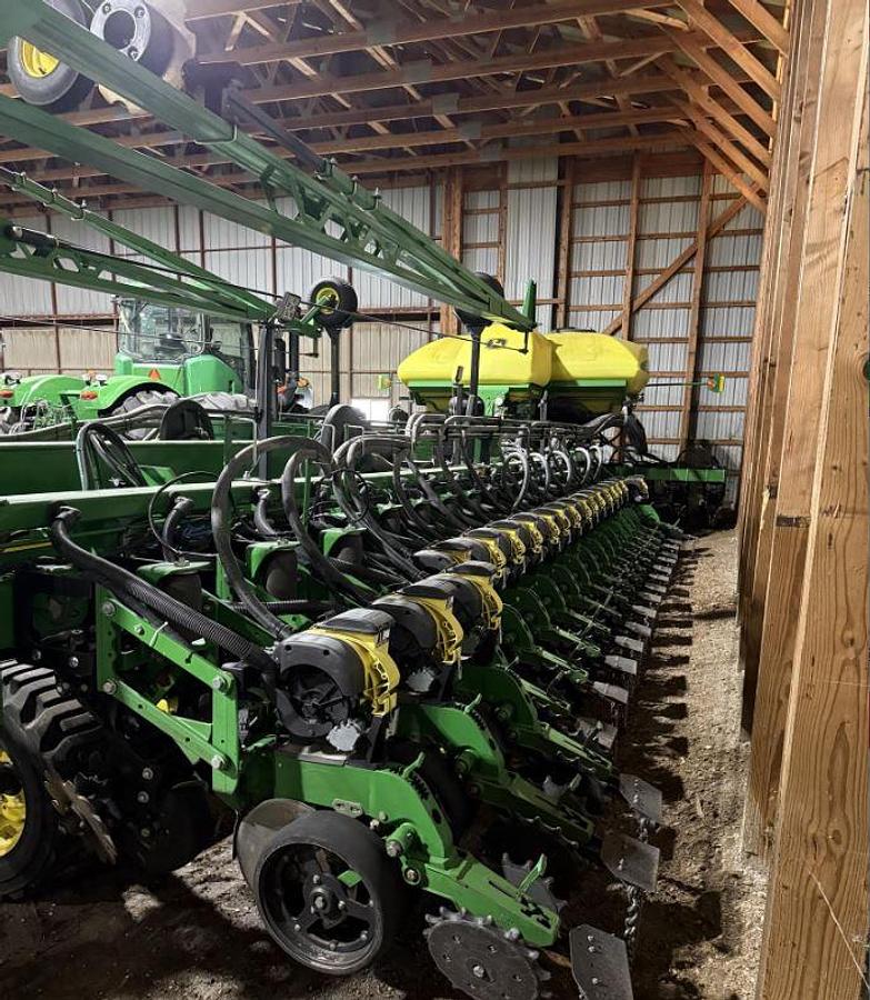 Used 2012 John Deere DB80 Planter