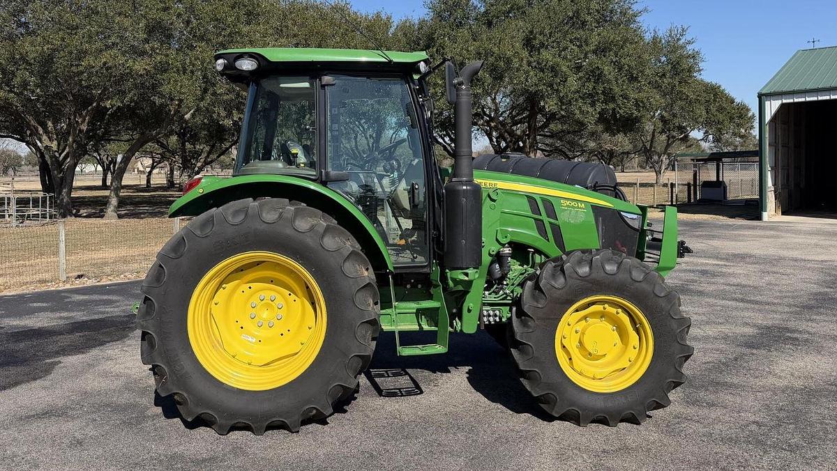 Used 2022 JOHN DEERE 5100M