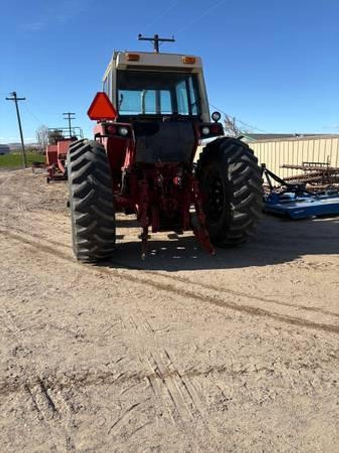 Used International 1586 Tractor with Loader