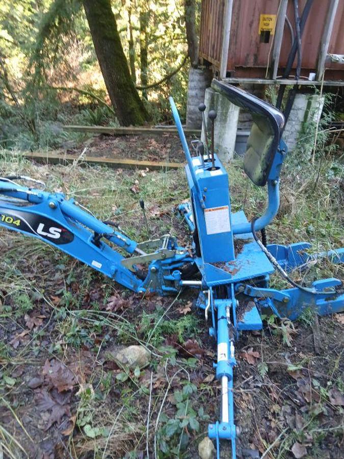 Used 2019 LS XJ2025 Tractor with Backhoe