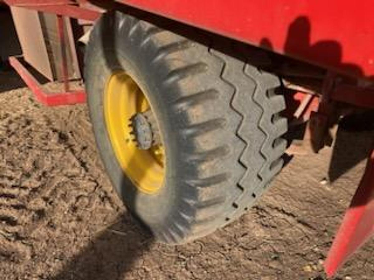 Used 1997 New Holland 1089 Bale Wagon