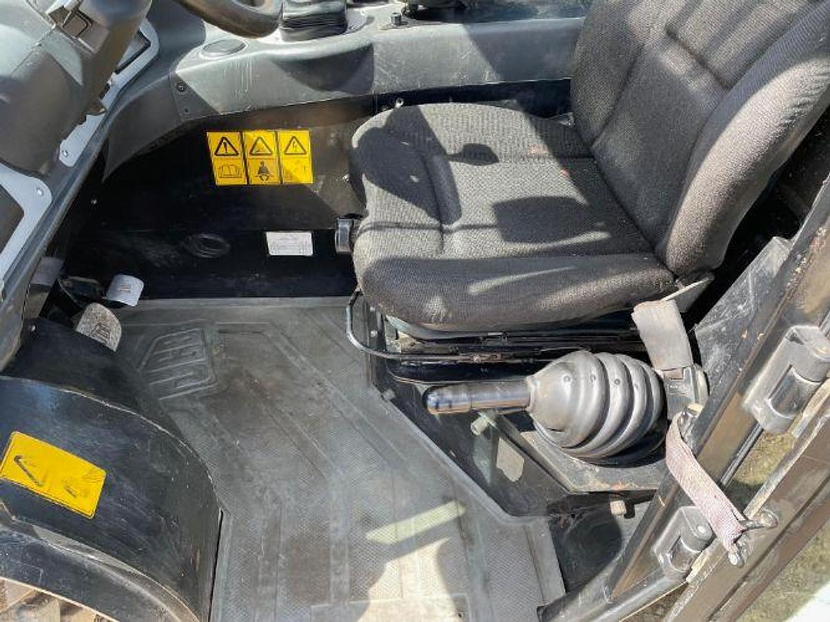 Used 2010 JCB 515-40