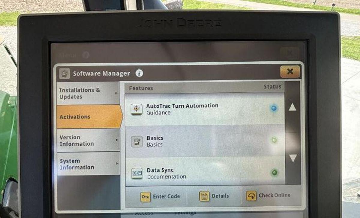 Used 2015 JOHN DEERE 8320R