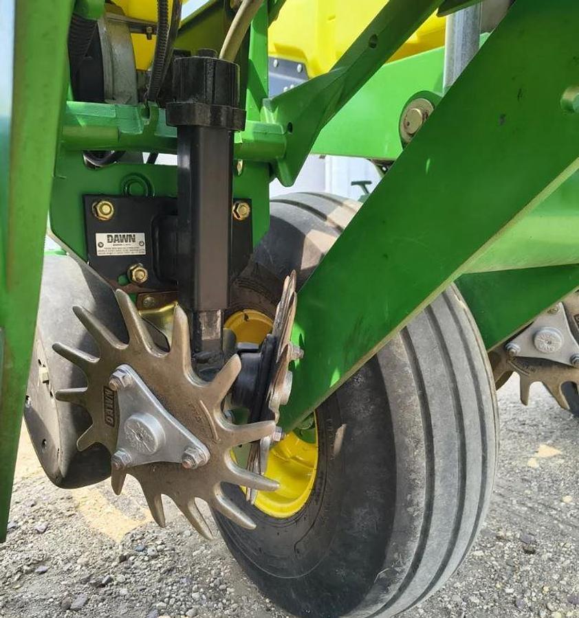 Used 2009 John Deere 1770NT Planter