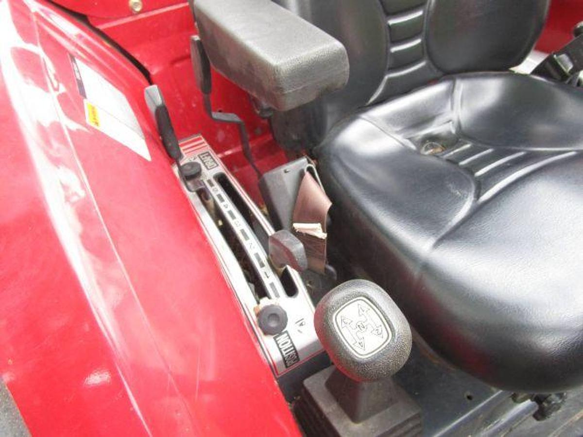 Used 2005 Mahindra 3510 with Loader