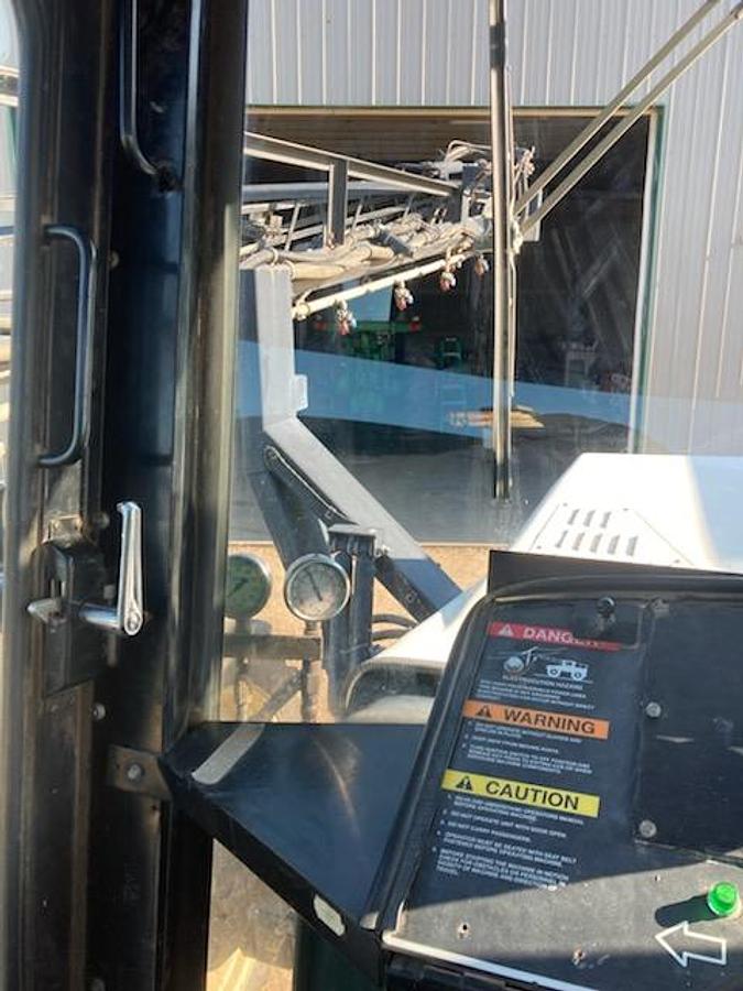 Used 1998 Willmar Eagle 8400 Sprayer