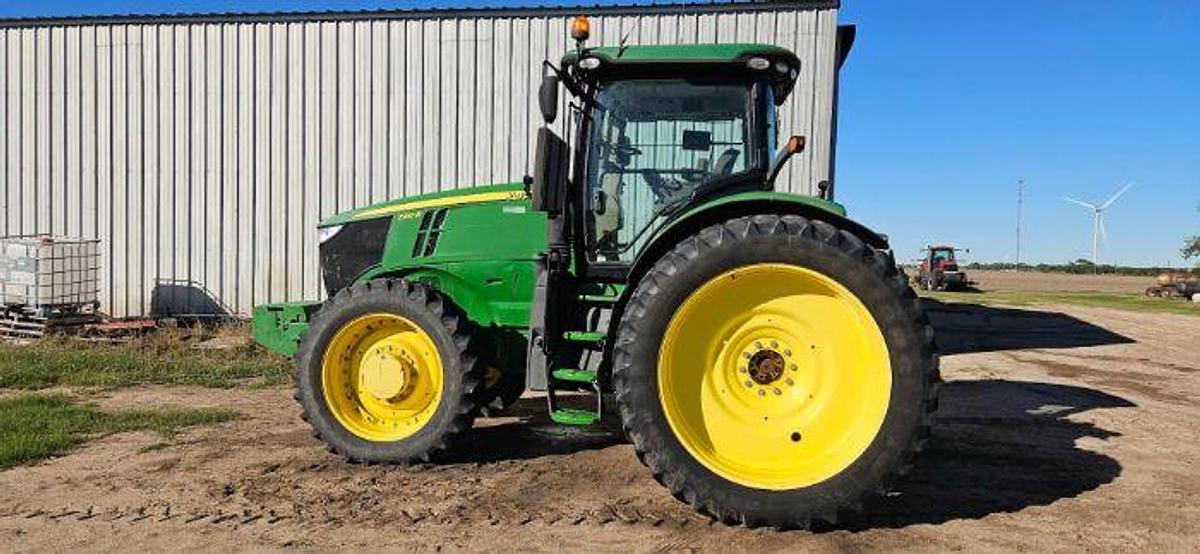 Used 2015 JOHN DEERE 7210R