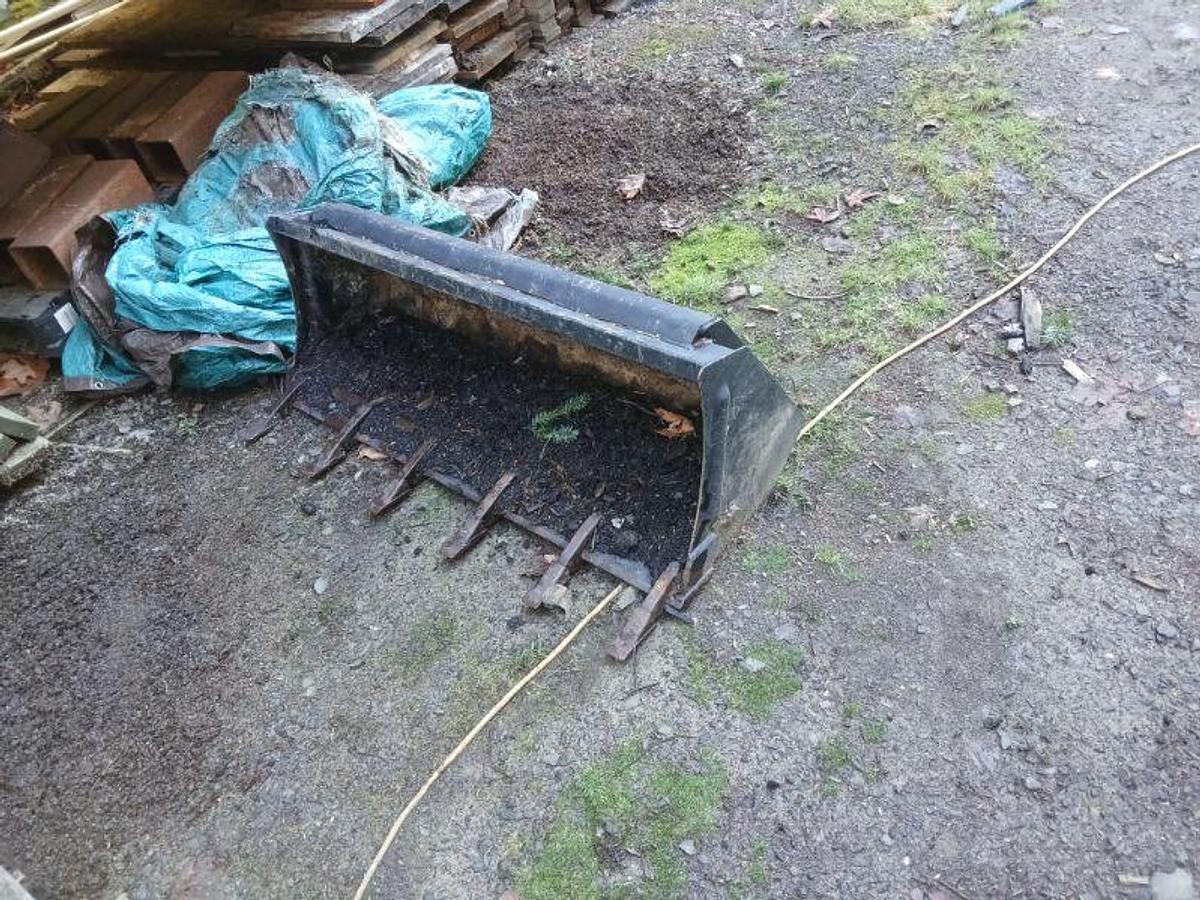 Used 2019 LS XJ2025 Tractor with Backhoe