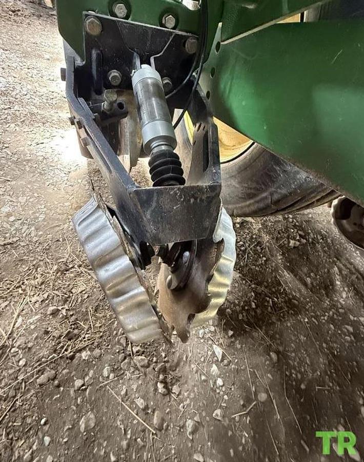 Used 2021 John Deere 1795 ExactEmerge 12/23 Split-Row Planter
