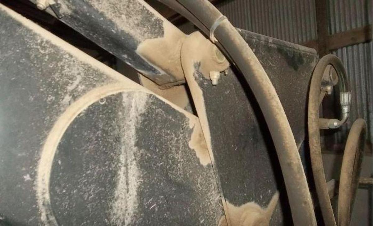 Used 2006 NEW HOLLAND 82LB