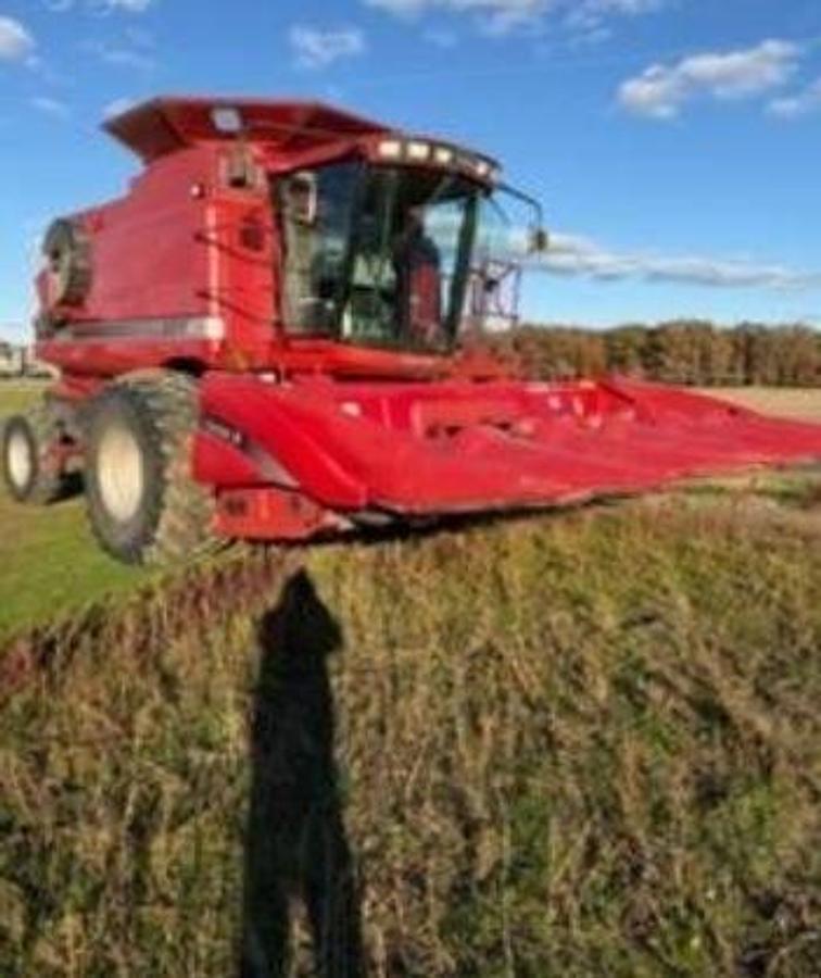 Used 2006 CASE IH 2377 Combine