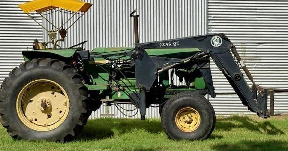 Used 1982 John Deere 2940 Tractor