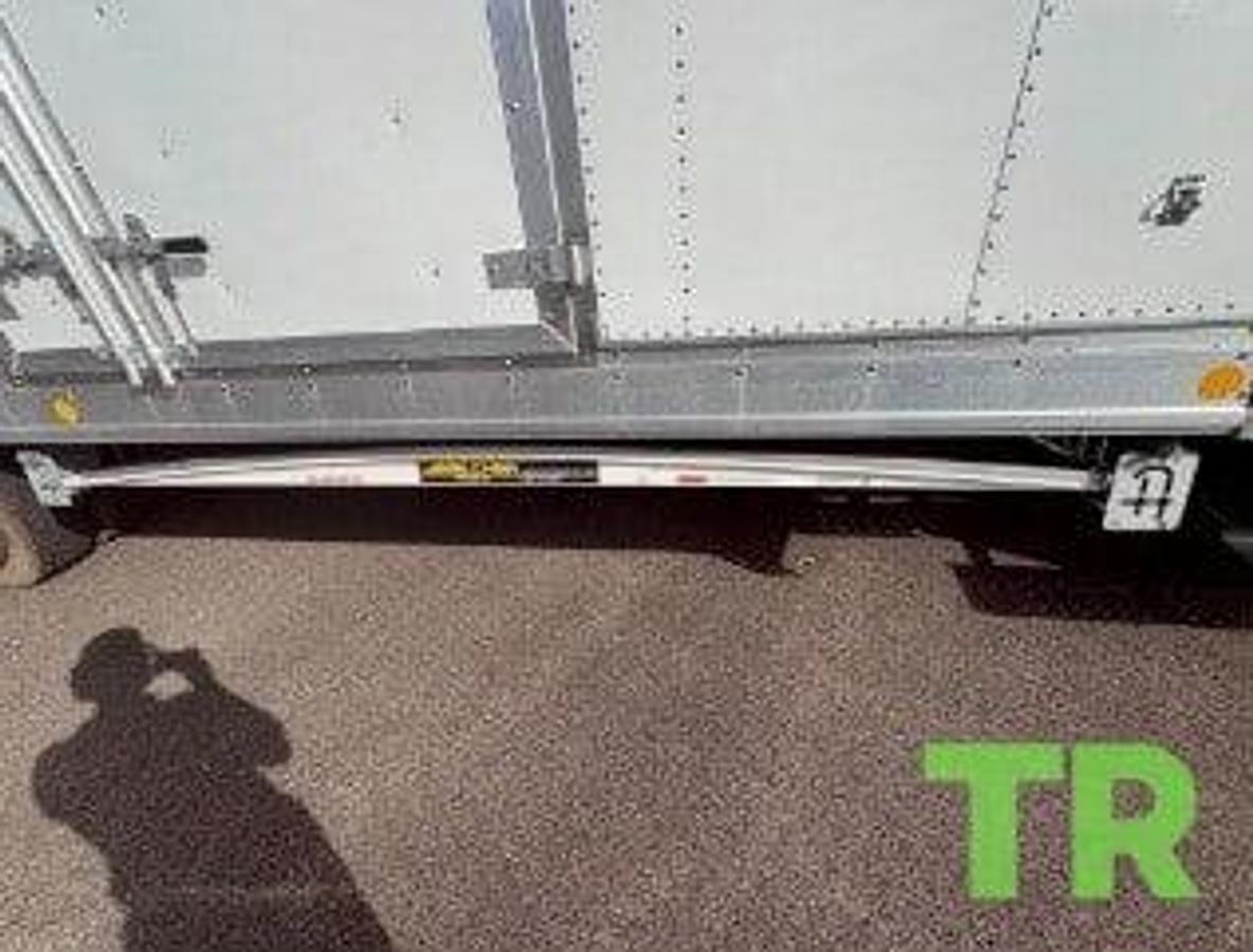 Used 2024 Ford F-650 26' Moving Van