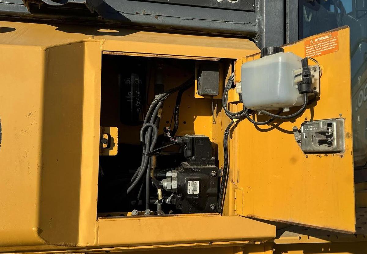 Used 2011 DEERE 700J LGP Crawler Dozer