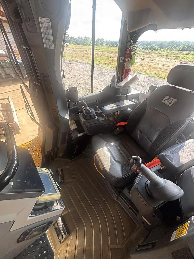 Used 2024 CAT D5