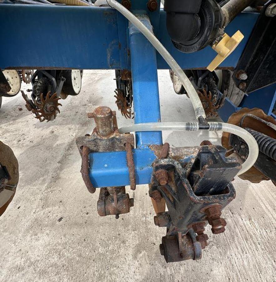 Used 1999 Kinze 2600