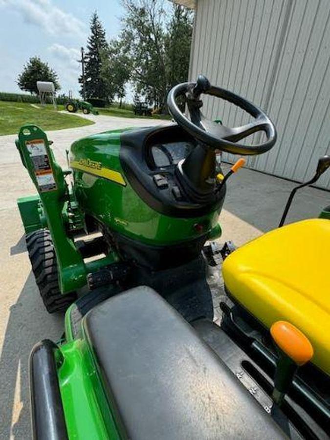 Used 2005 JOHN DEERE 3320