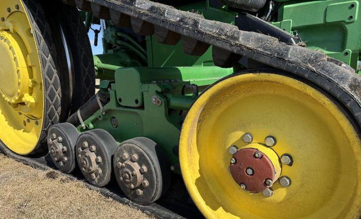 Used 2009 JOHN DEERE 8430T