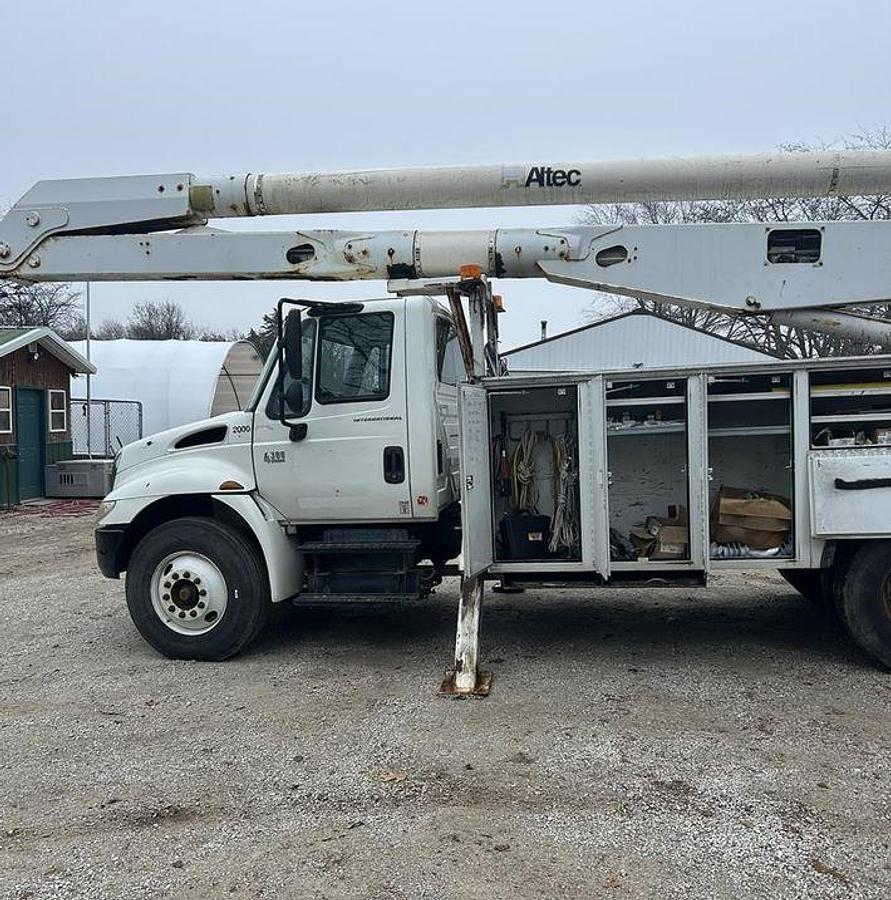Used 2008 ALTEC AA755MH MOUNTED ON 2008 INTERNATIONAL DURASTAR 4300