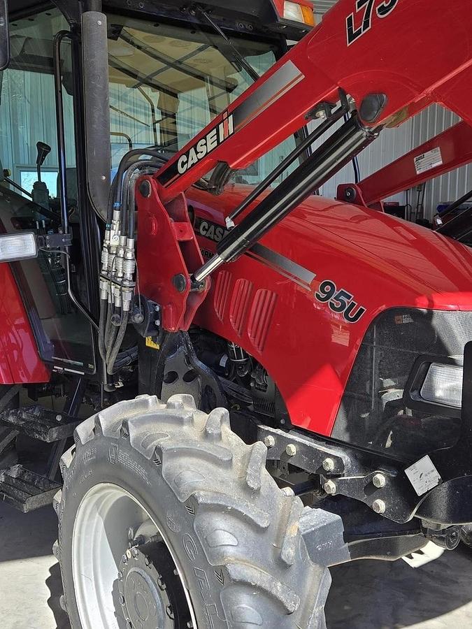 Used 2009 Case IH Farmall 95U 4WD Tractor with Loader
