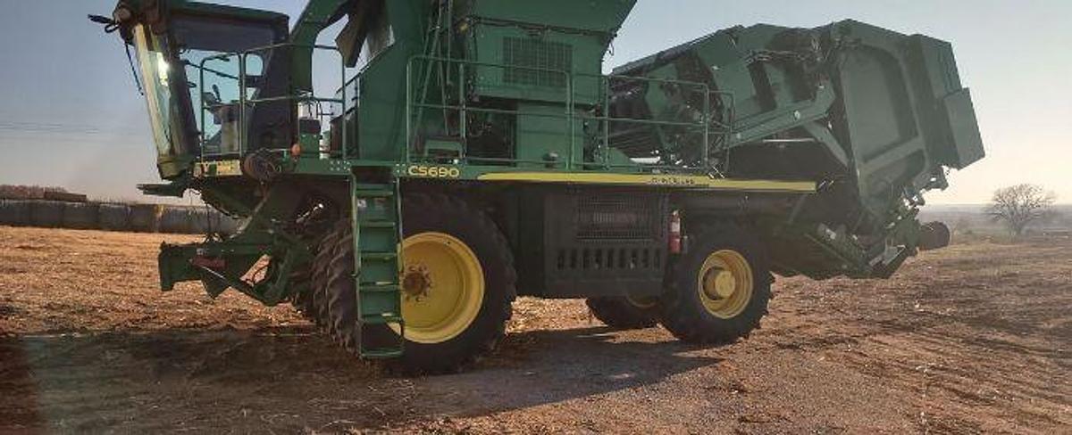 Used 2015 JOHN DEERE CS690