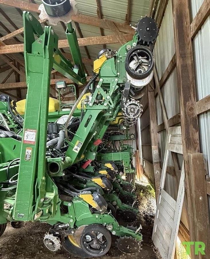 Used 2021 John Deere 1795 ExactEmerge 12/23 Split-Row Planter