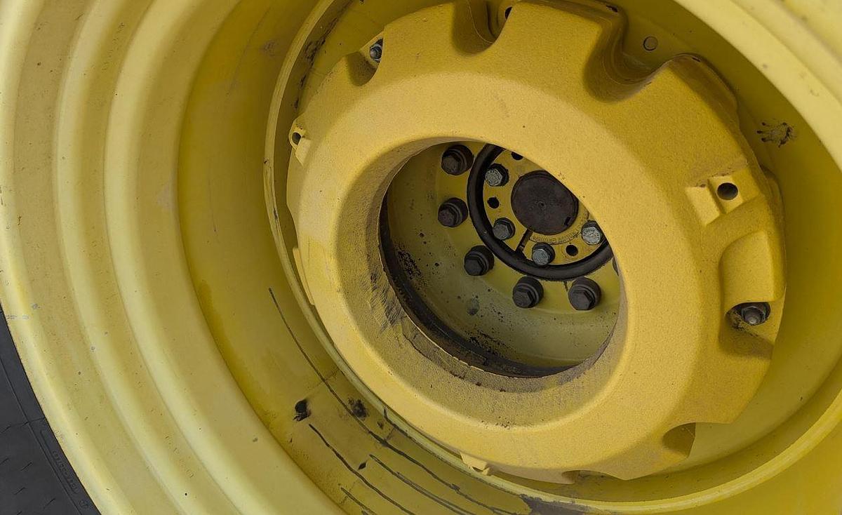 Used 2001 JOHN DEERE 9400 Tractor