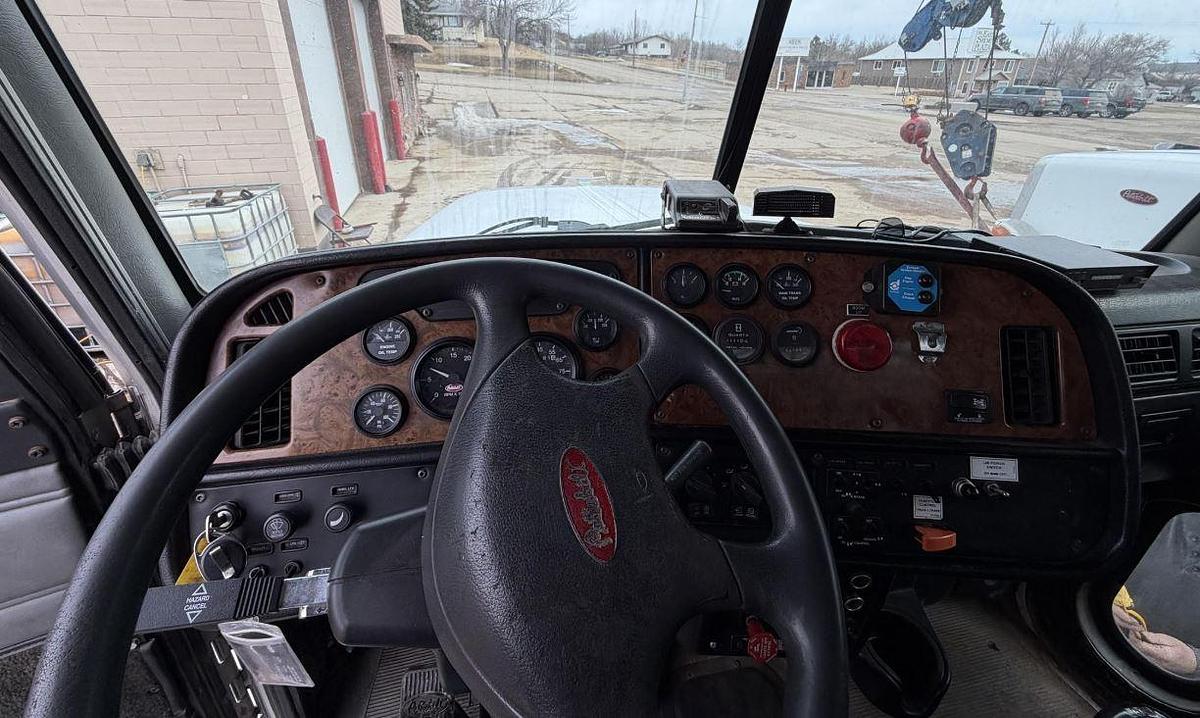 Used 2002 National 800c Mounted On 2002 Peterbilt 357