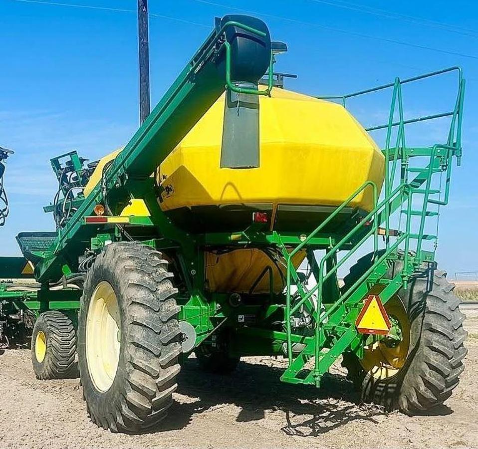 Used 2007 John Deere 1890 Air Seeder