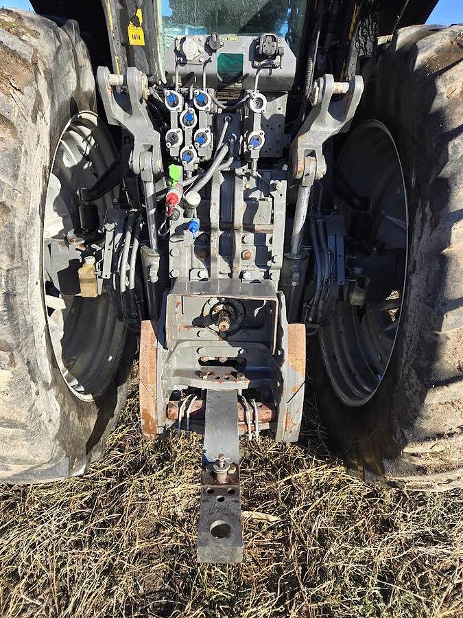 Used 2011 MASSEY FERGUSON 8690 Tractor