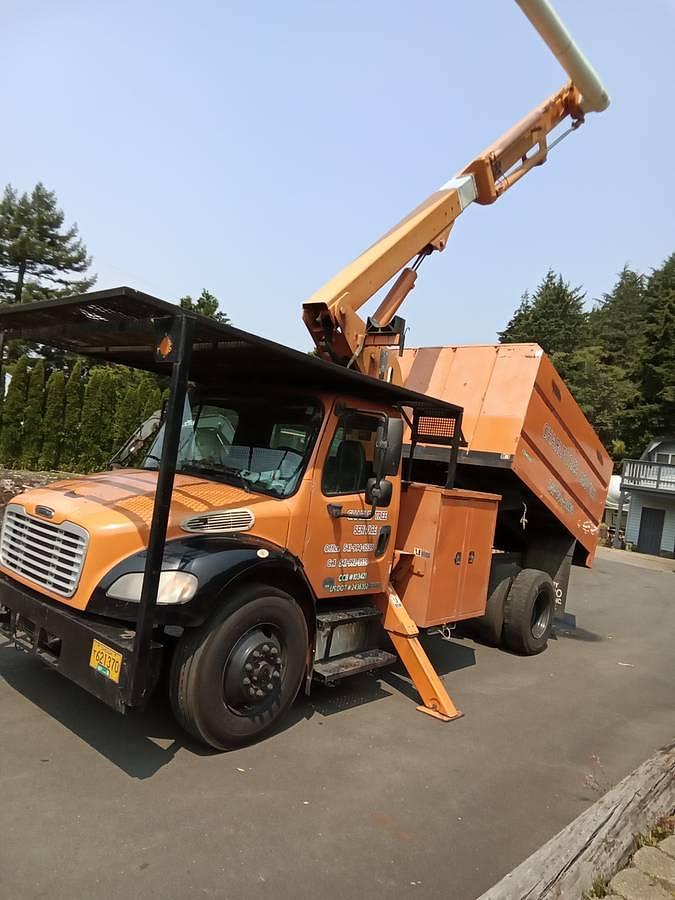 Used 2011 Freightliner Bucket Truck With Chip Box