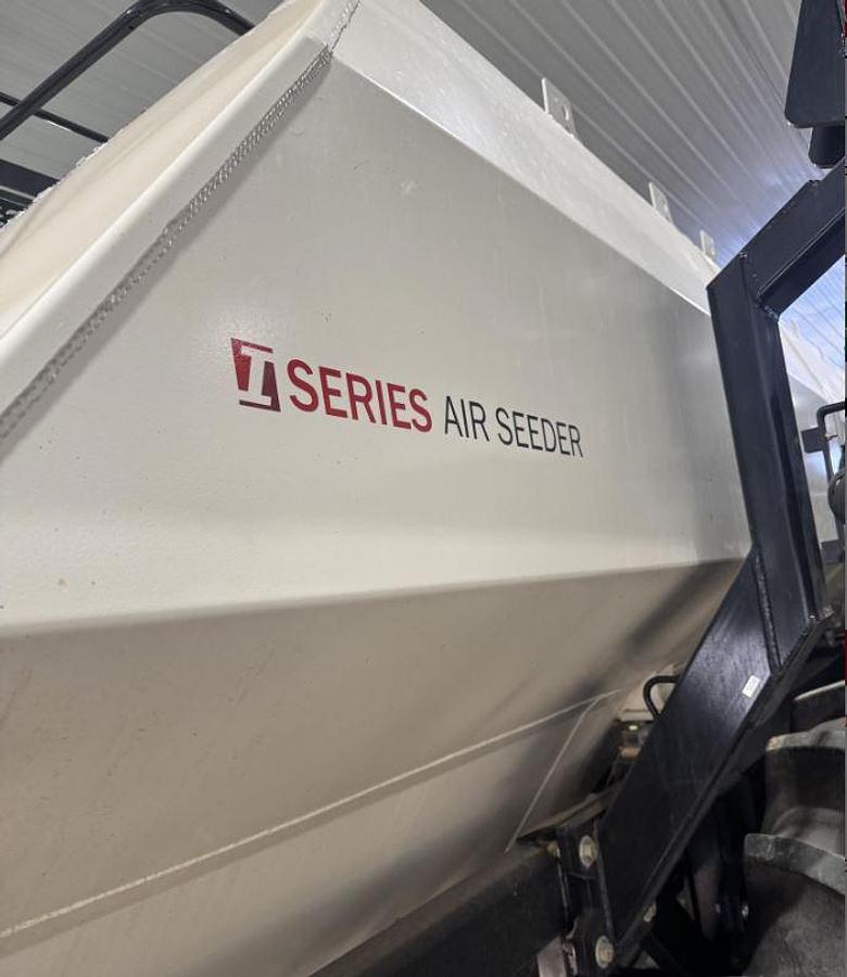 Used 2018 Bourgault 3820-60 & 2021 9950 Cart