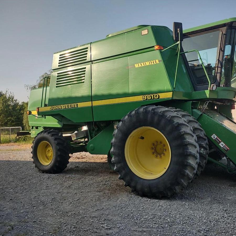 Used 1999 John Deere 9610 with Header and Cart