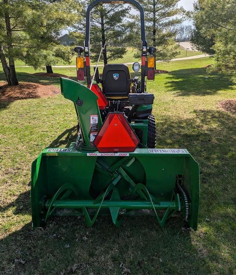 Used 2022 JOHN DEERE 1025R