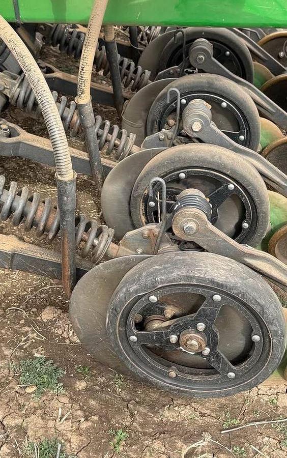 Used 2008 JOHN DEERE 1890 Air Seeder