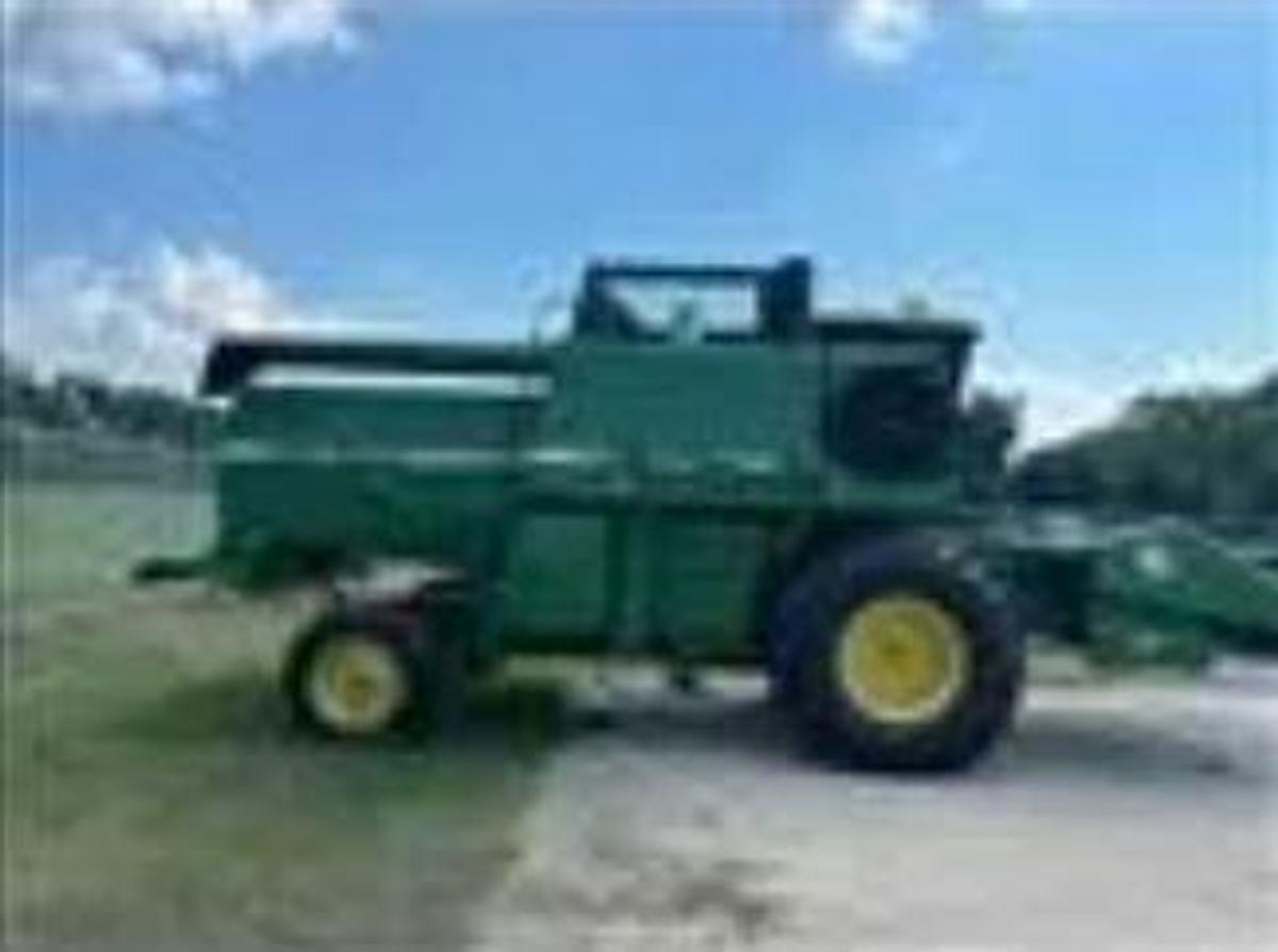 Used 1989 John Deere 7720 Titian 2 Combine
