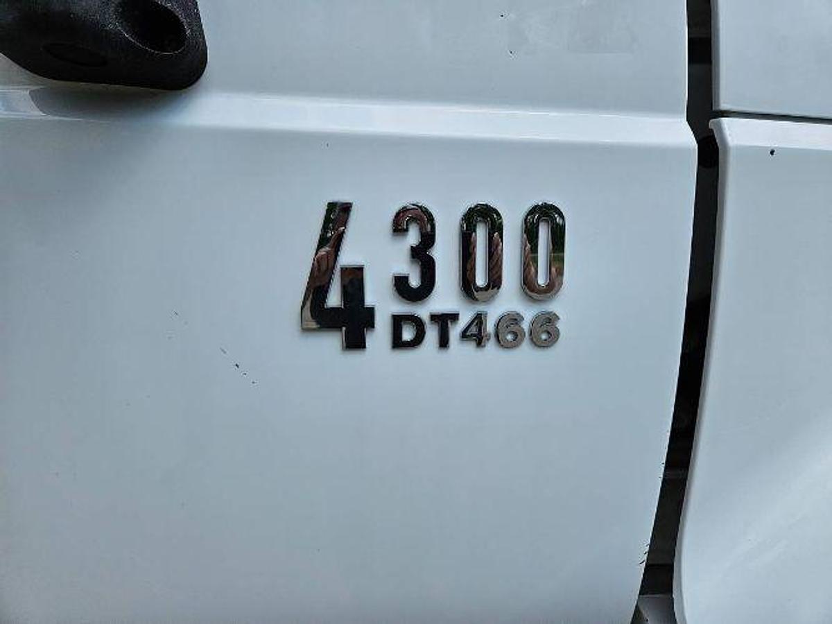 Used 2005 INTERNATIONAL 4300 DT466