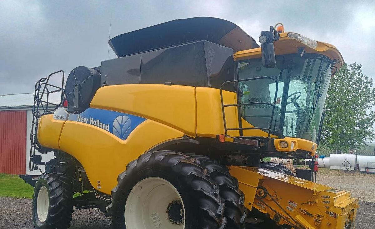 Used 2010 NEW HOLLAND CR9060