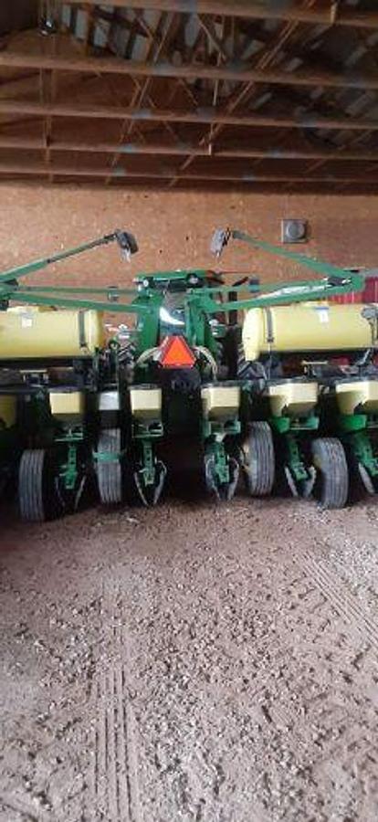Used 1996 JOHN DEERE Planter Fertilizer