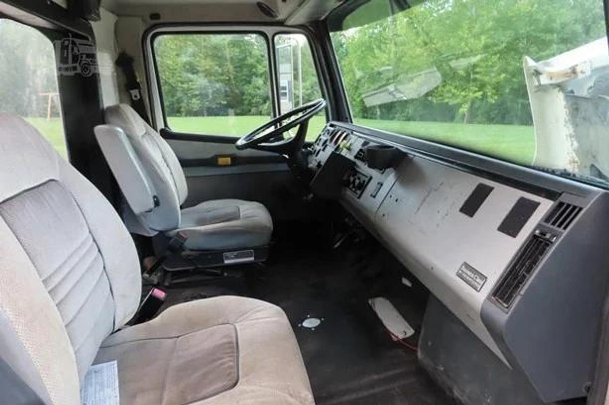 Used 1996 Freightliner FL70