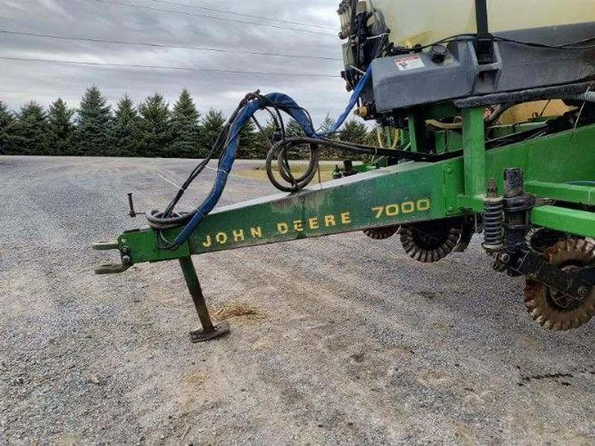 Used 2000 JOHN DEERE 7000 4R-30
