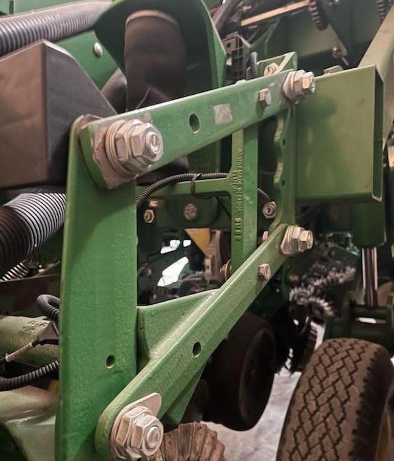 Used 2013 JOHN DEERE 1790 Planter