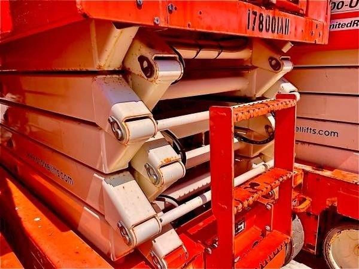 Used 2016 Snorkel S4732E