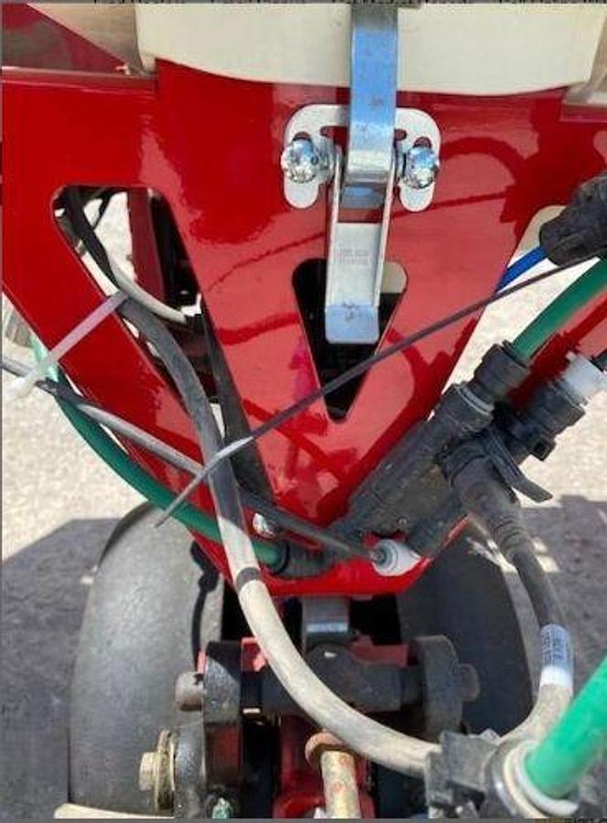 Used 2013 WHITE 8816