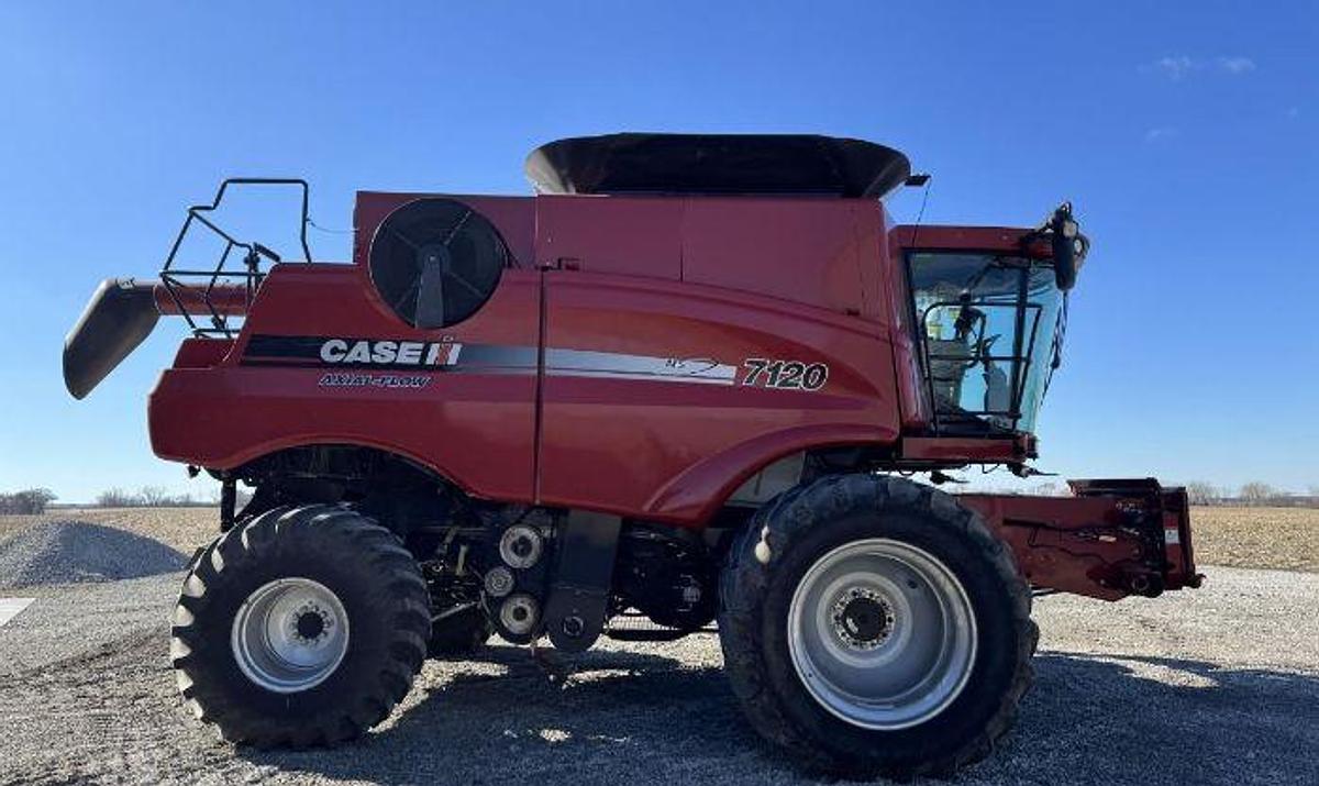 Used 2009 Case IH 7120 Combine RWA