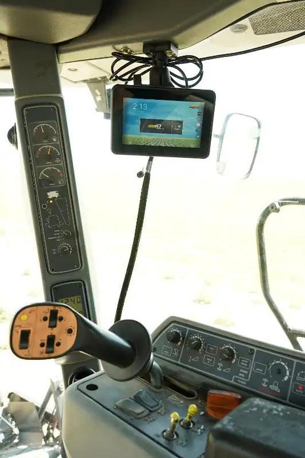 Used 2005 Gleaner R65 Combine