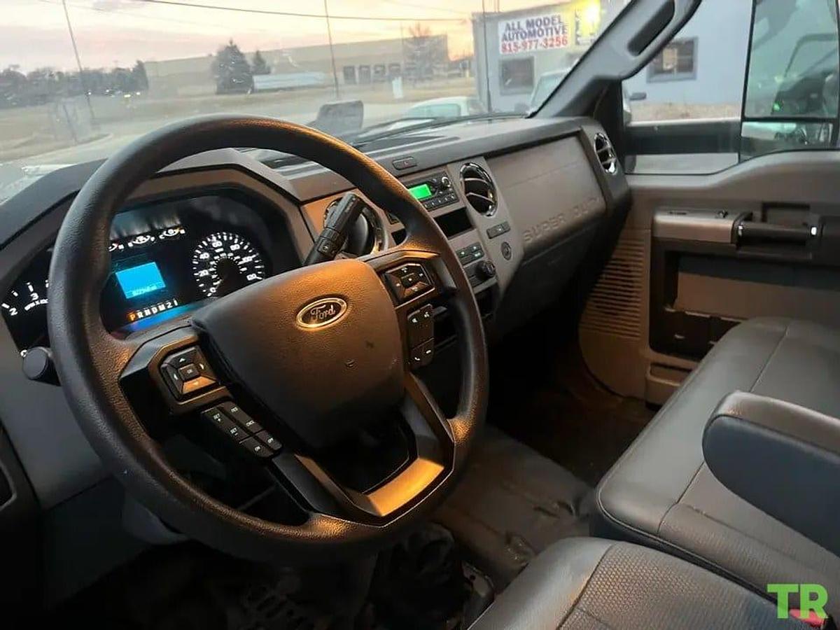 Used 2024 Ford F-650 26' Moving Van